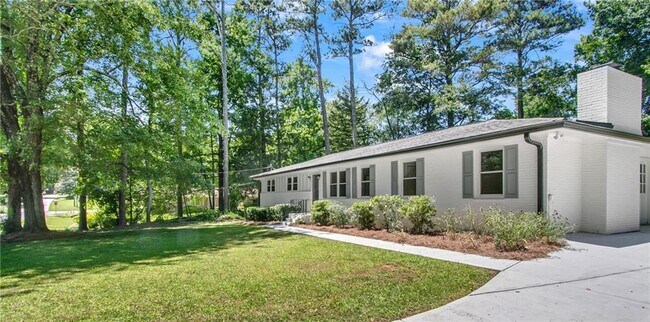 Building Photo - 1348 Ridgewood Dr SW