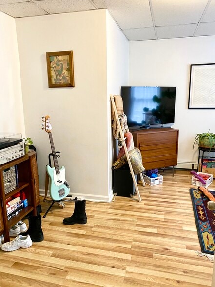 Building Photo - 160 Otis St