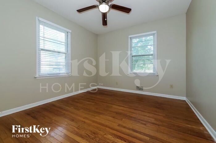 Building Photo - 7106 N Troost Ave
