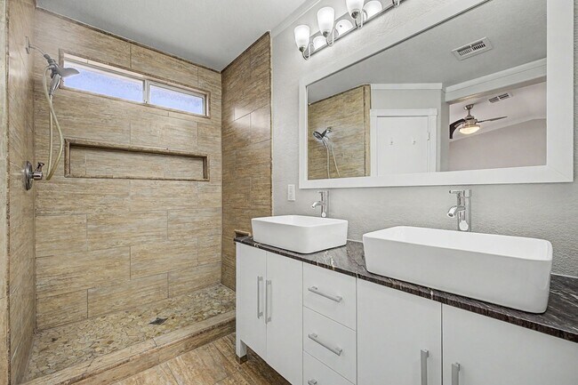 Building Photo - 7928 Hornbeam Ct