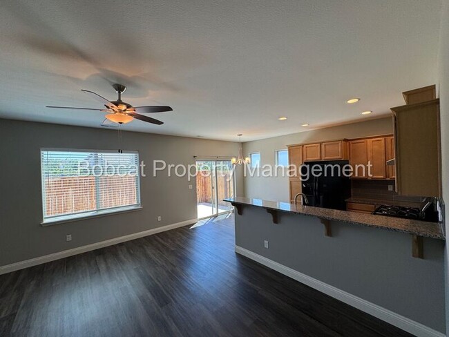 Building Photo - 1393 Handelin Rd