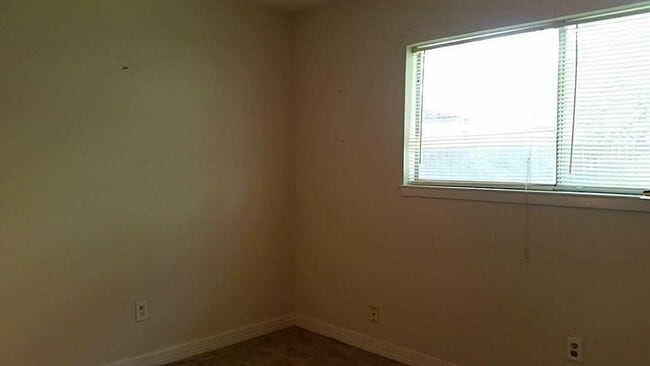 Building Photo - 5519 Mendota Ln