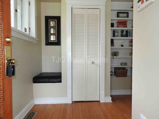 Building Photo - 2322 Cherry St