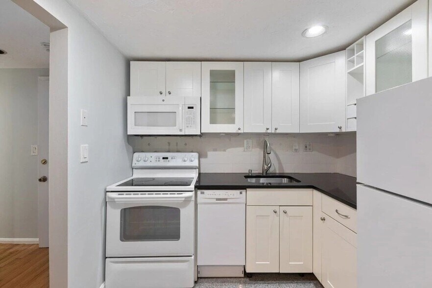 Primary Photo - 30 Peterborough St