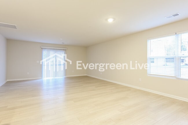 Building Photo - 2 Donemere Way