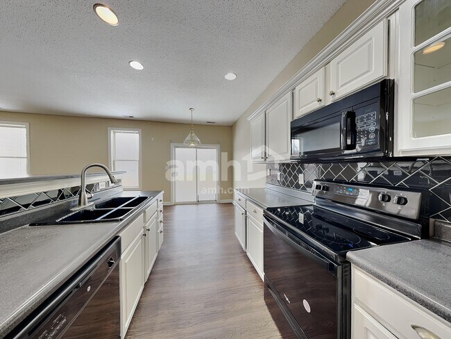 Building Photo - 5902 Cabot Dr