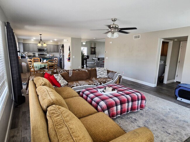 Building Photo - 2 story 3-bed, 2-bath home in San Tan Valley!