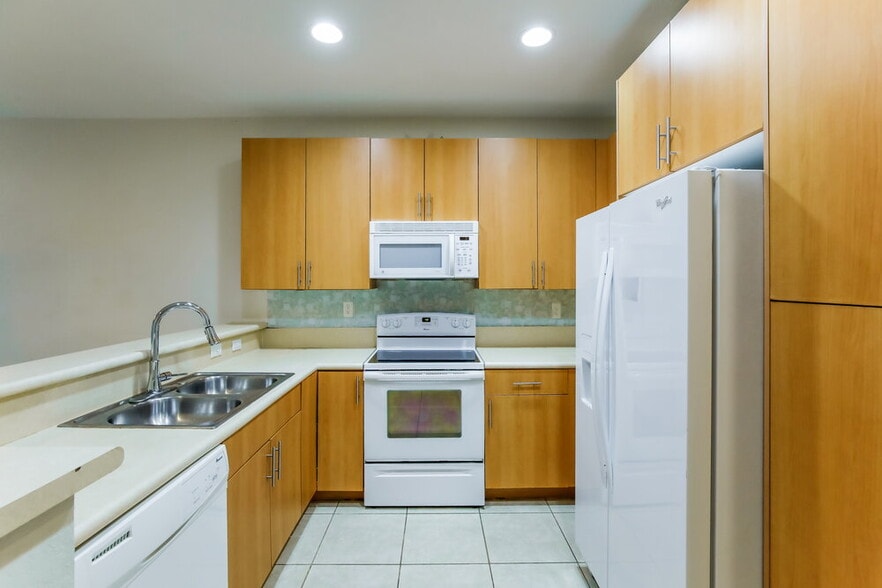 Building Photo - 2423 NW 31st Ct