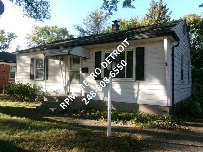 Primary Photo - Two Bedroom Home in Royal Oak