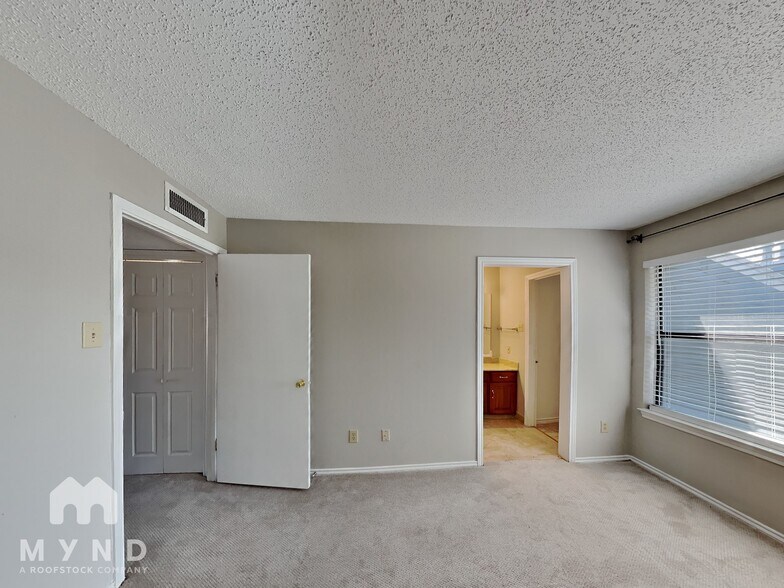 Building Photo - 5840 Spring Valley Rd