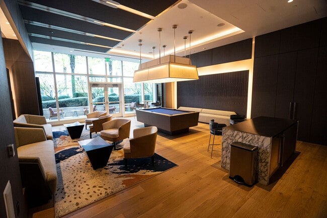 Building Photo - Spacious Studio Available Now!