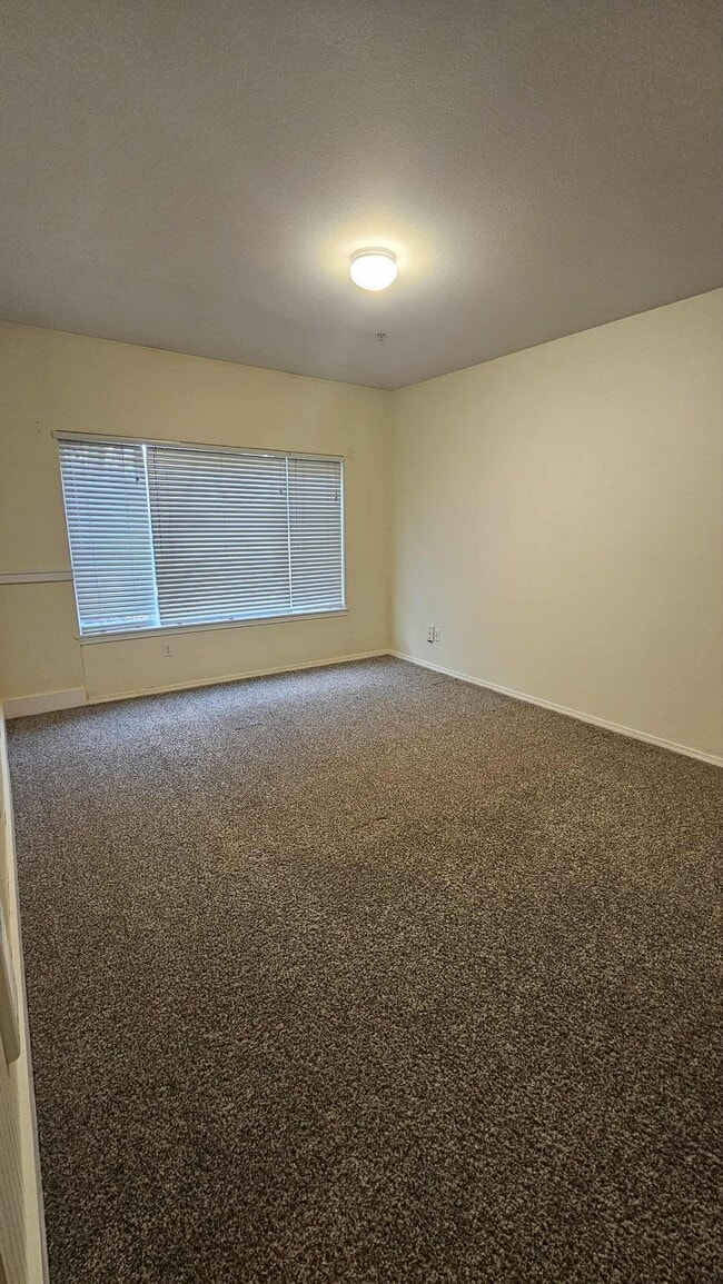 Building Photo - 2127 Hammond Ave