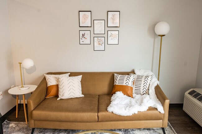 Building Photo - 2301 Ingersoll Ave