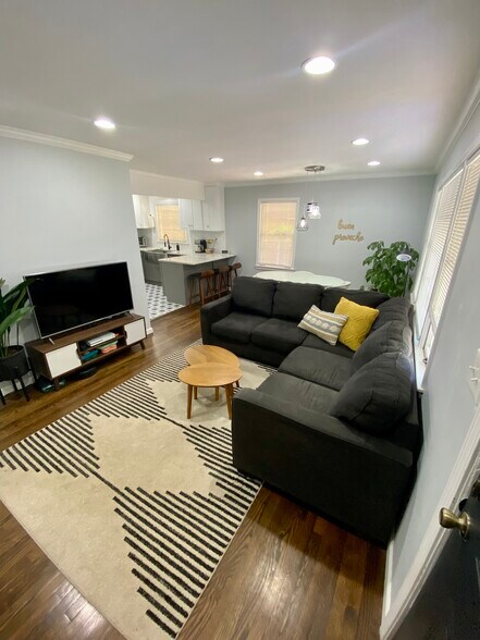 Front door opens to the living space - 3172 Sandusky Dr
