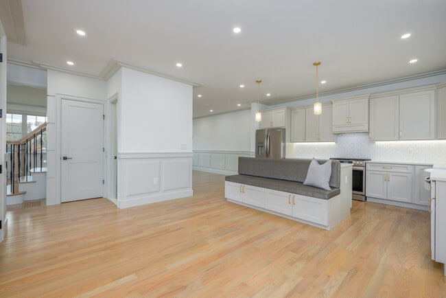 Building Photo - 1 Victoria Ln