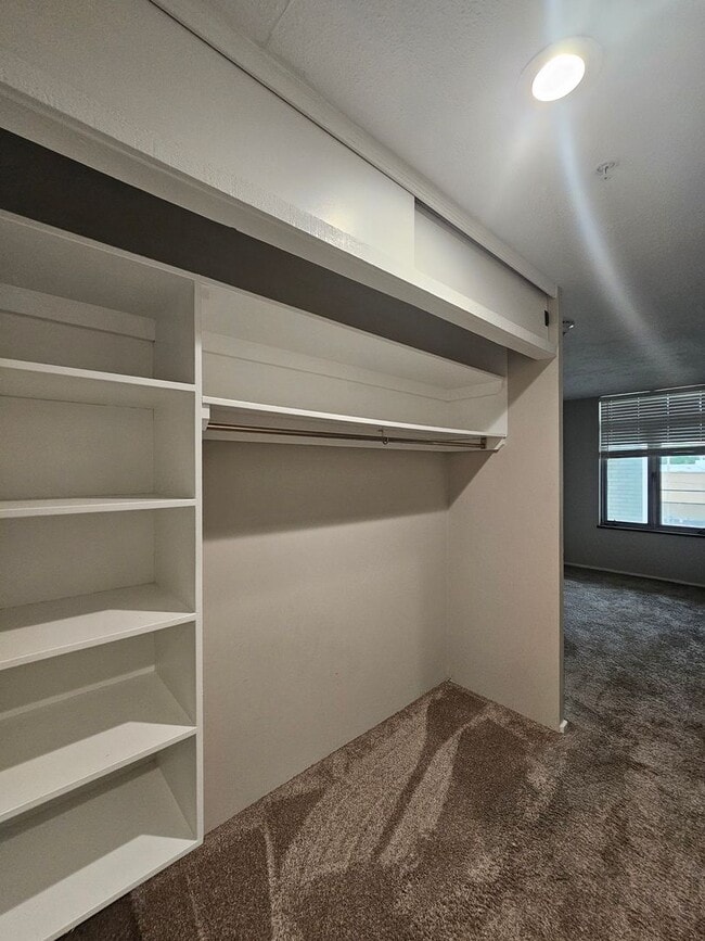 Building Photo - One Bedroom Midtown Condo