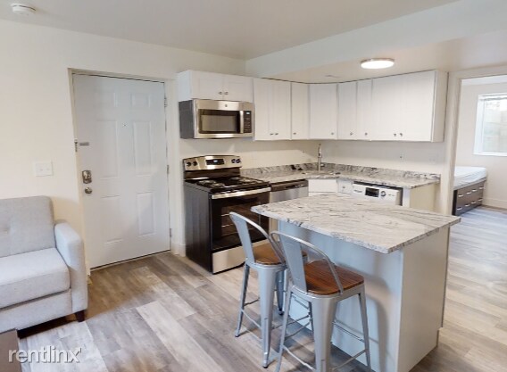 Building Photo - 943 Dewey Ave