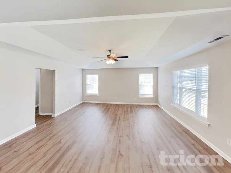 Building Photo - 108 N Honey Locust Dr