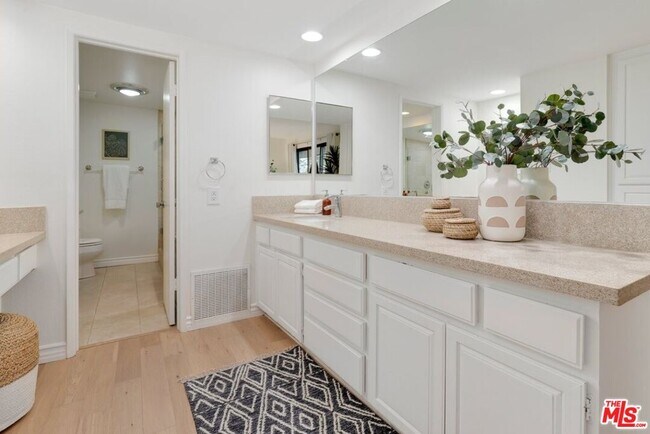 Building Photo - 848 Lincoln Blvd