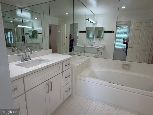 Building Photo - 10113 Galsworthy Pl