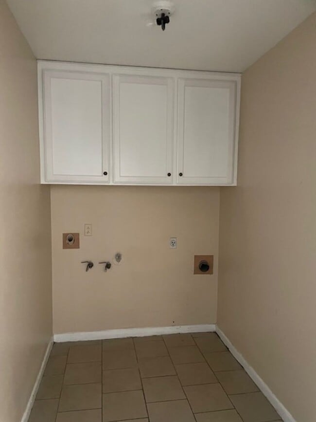 Building Photo - Bay Area- Large 3/2- huge master bedroom.