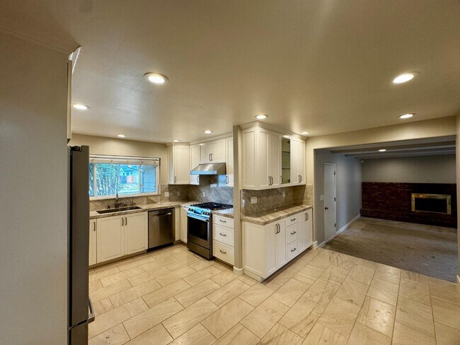 Building Photo - 1405 Antonio Ln