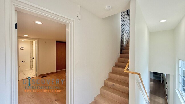 Building Photo - Elegant Modern Montclair Retreat Designed ...