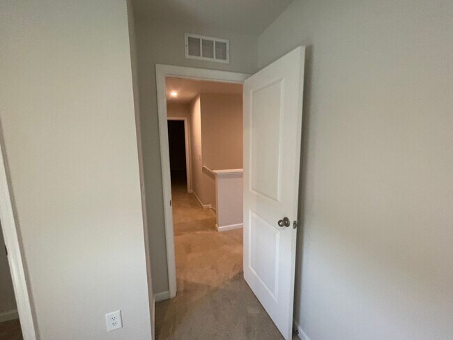 Building Photo - You’ve Got to See This Rental!