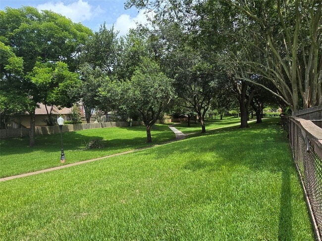 Building Photo - 3434 Streamside Ln