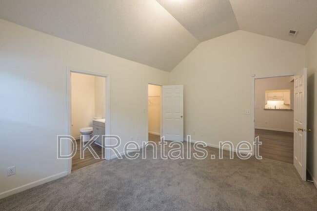 Building Photo - 5689 Isleworth Way