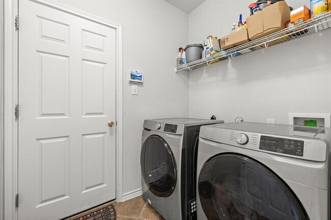 Building Photo - 123 Justin Leonard Dr