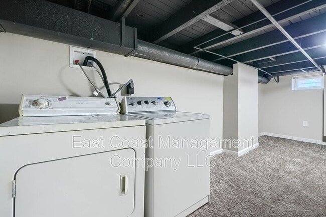 Building Photo - 1527 N Stricker St