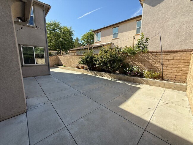 Building Photo - 24122 Village Cir Dr