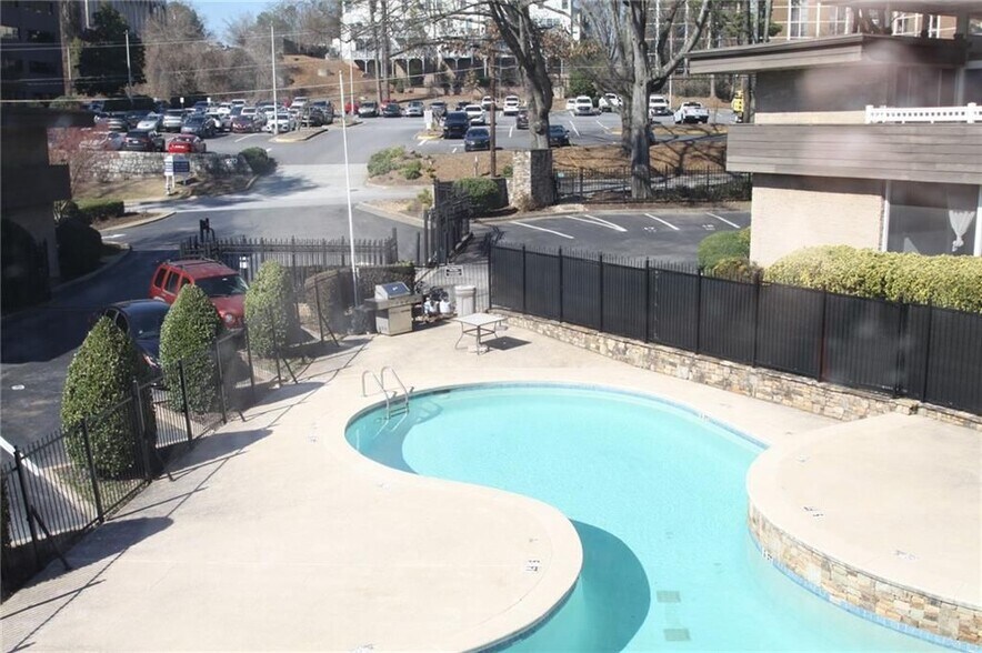 Building Photo - 346 Carpenter Dr NE