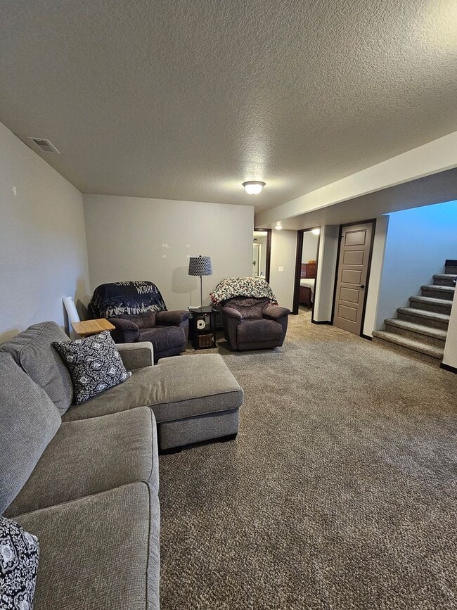 Building Photo - 4 BED | 2 BATH | DOUBLE GARAGE | RAPID VALLEY