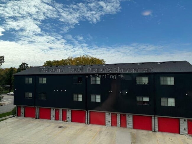 Building Photo - 808 7th Ave S