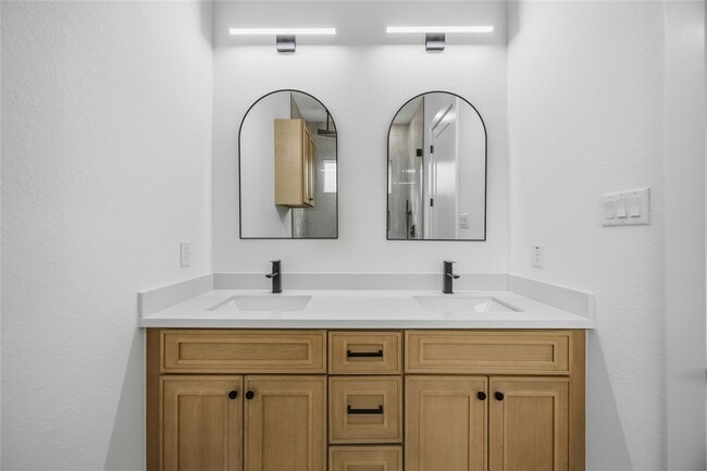 Building Photo - 9019 Comal St