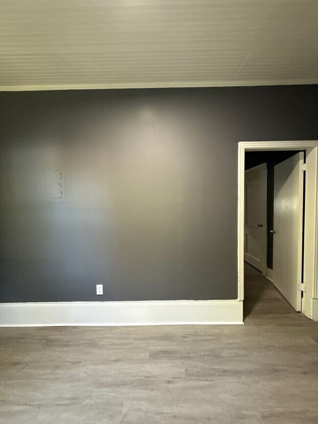 Building Photo - 3164 Yale Ave