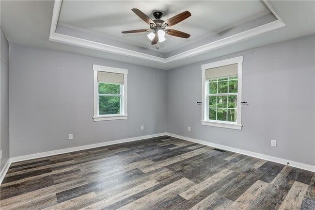 Building Photo - 623 Sweetwater Creek Dr