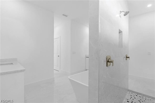 Building Photo - 2001 NW 25th Ave