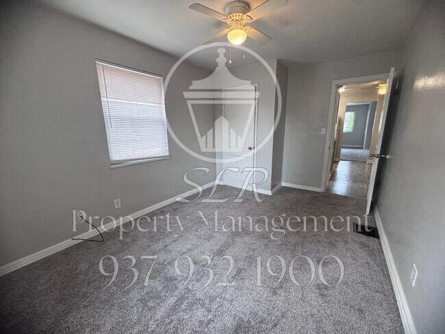 Building Photo - 420 E Siebenthaler Ave