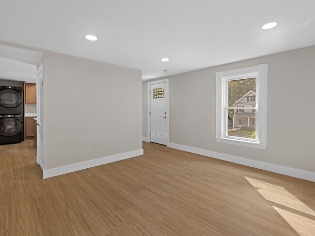 Building Photo - 40 Cedar St