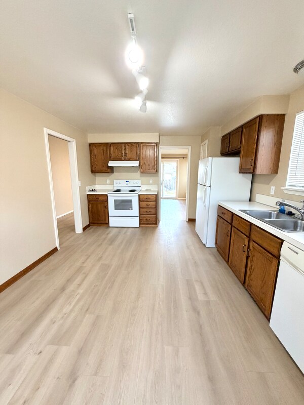 Building Photo - 4221 N Esten Pl