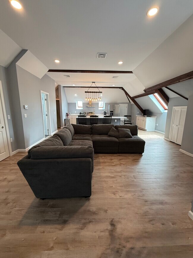 Building Photo - 10 High St