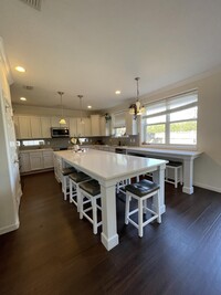 Building Photo - 860 Solimar Way
