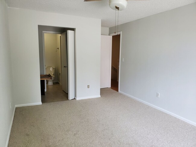 Building Photo - FANTASTIC 2 BEDROOM TOWNHOUSE IN THORNTON,...