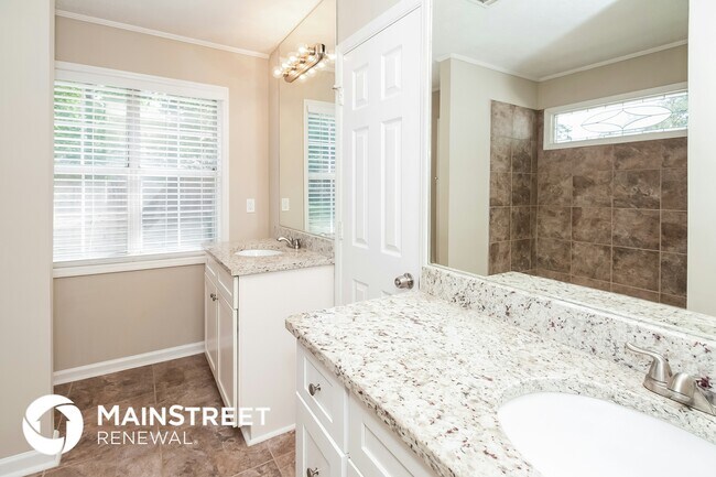 Building Photo - 4799 Wyndam Dr