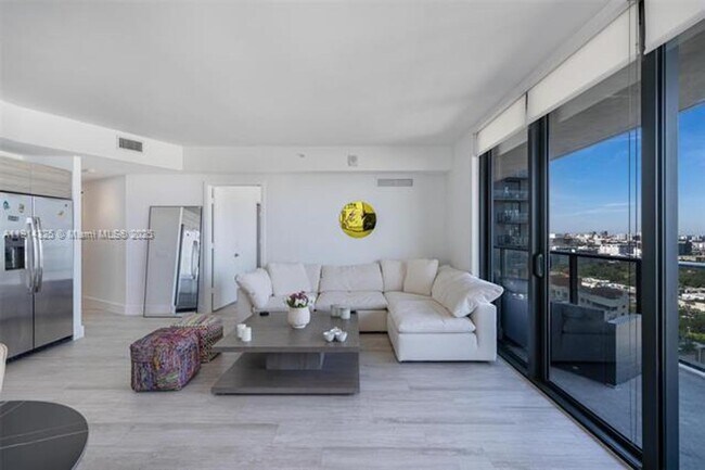 Building Photo - 121 NE 34th St