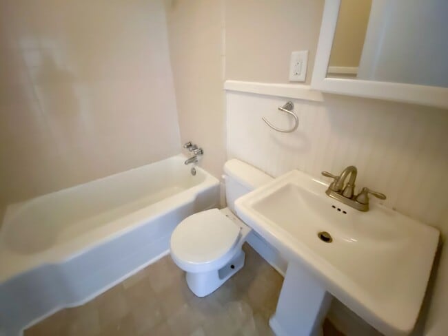 Building Photo - Rare Opportunity! Charming two bedroom house, walking distance to Franklin Street and UNC.