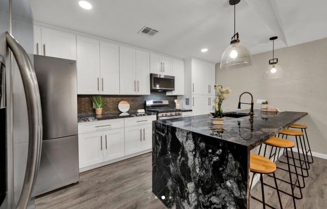 Building Photo - 3539 Westhampton Dr